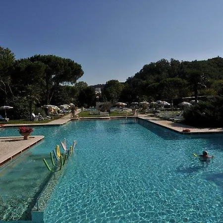 Terme Imperial فندق مونتيجروتو تيرمي